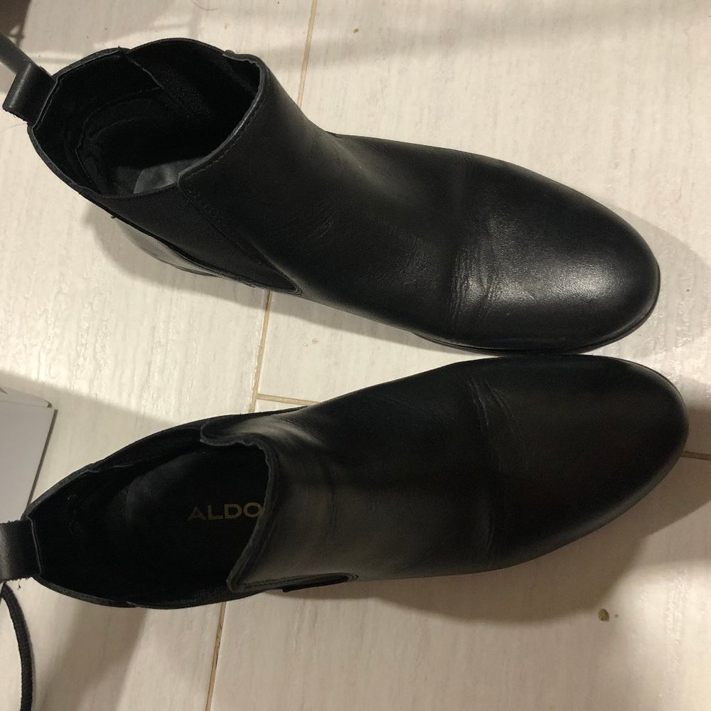Women's ALDO black ankle boots size 6